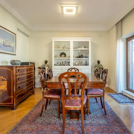 Trevi Terrace Penthouse 아파트 로마